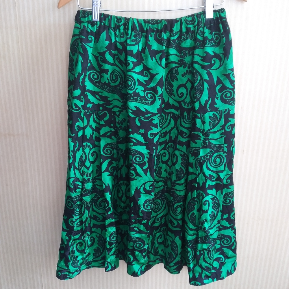 6 for $25! Vintage Fantastic Print Silky Skirt